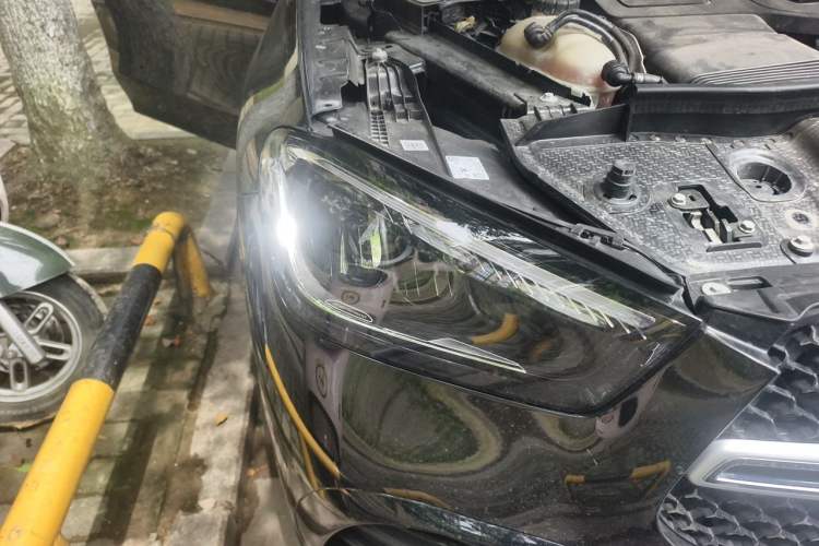 Used Mercedes-Benz GLE 2024 Refreshed GLE 350 4MATIC Stylish Edition Right Front Headlight
