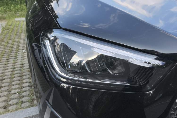 Used Mercedes-Benz GLE 2024 Refreshed GLE 350 4MATIC Stylish Edition Right Front Headlight