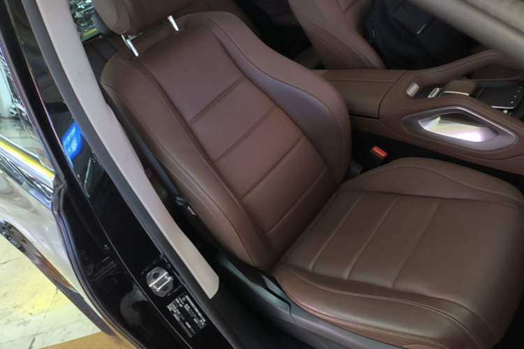 Used Mercedes-Benz GLE 2024 GLE 450 4MATIC Luxury Model Right Front Seat