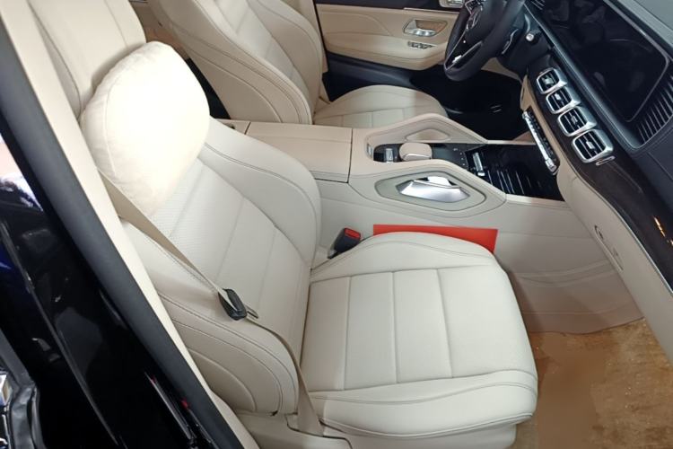 Used Mercedes-Benz GLE 2024 Refreshed GLE 350 4MATIC Stylish Edition Right Front Seat