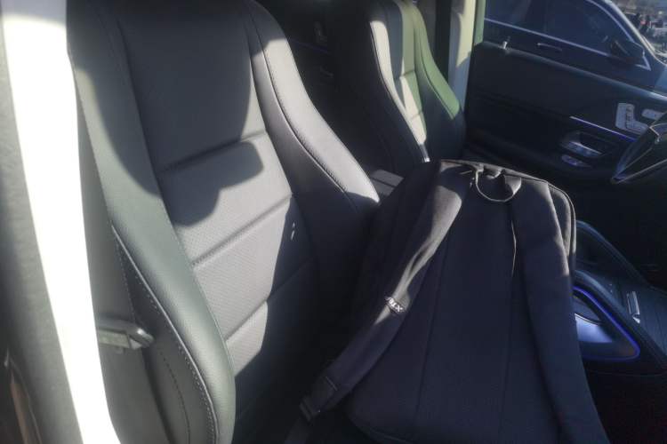 Used Mercedes-Benz GLE 2024 GLE 450 4MATIC Luxury Model Right Front Seat