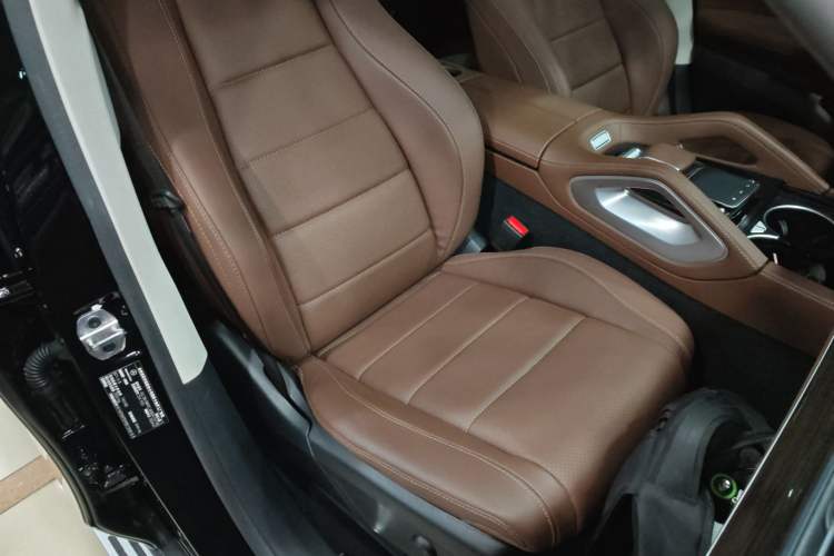 Used Mercedes-Benz GLE 2024 Refreshed GLE 350 4MATIC Stylish Edition Right Front Seat