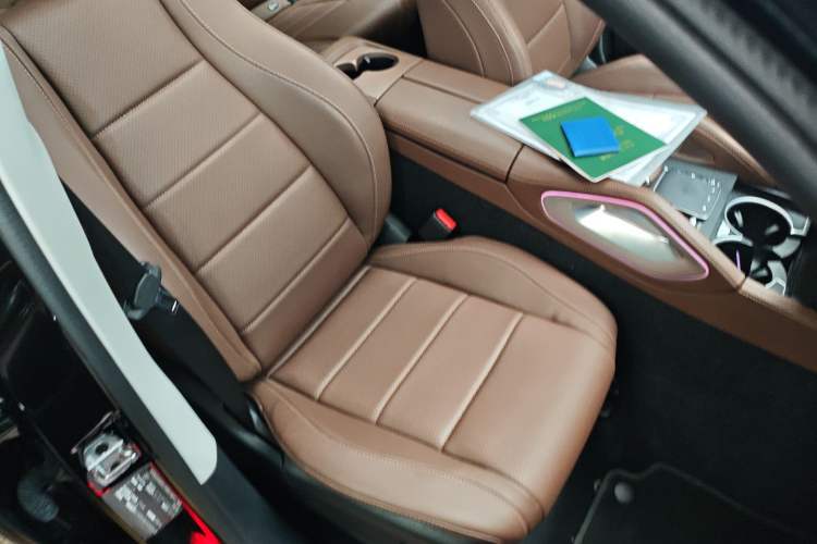 Used Mercedes-Benz GLE 2024 GLE 450 4MATIC Luxury Model Right Front Seat