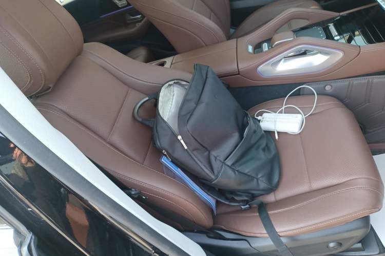Used Mercedes-Benz GLE 2024 Refreshed GLE 350 4MATIC Stylish Edition Right Front Seat