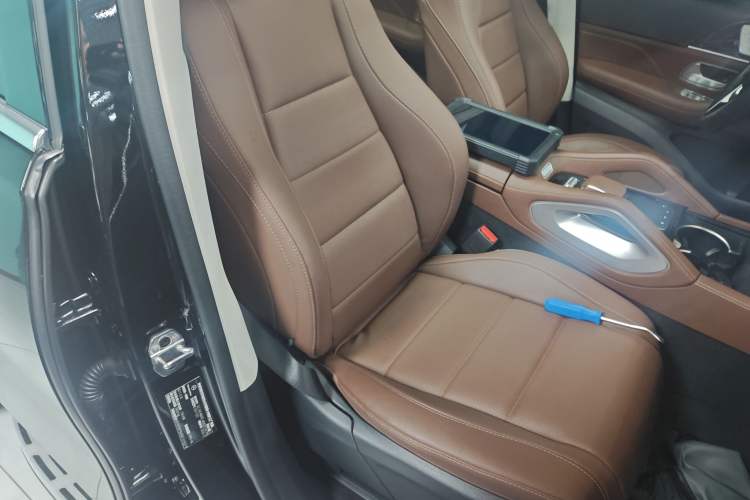 Used Mercedes-Benz GLE 2024 Refreshed GLE 350 4MATIC Stylish Edition Right Front Seat