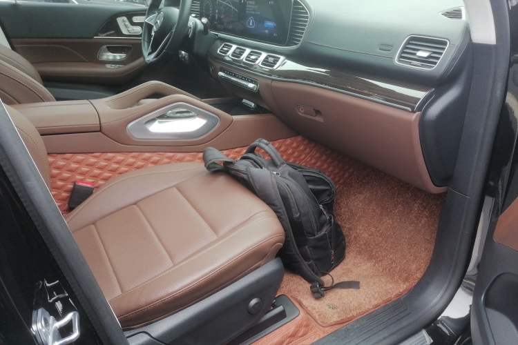 Used Mercedes-Benz GLE 2024 Refreshed GLE 350 4MATIC Stylish Edition Right Front Seat
