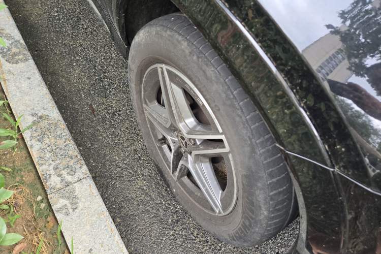 Used Mercedes-Benz GLE 2024 GLE 450 4MATIC Stylish Model Right Front Wheel Hub