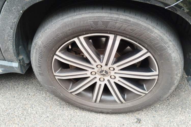 Used Mercedes-Benz GLE 2024 Refreshed GLE 350 4MATIC Stylish Edition Right Front Wheel Hub