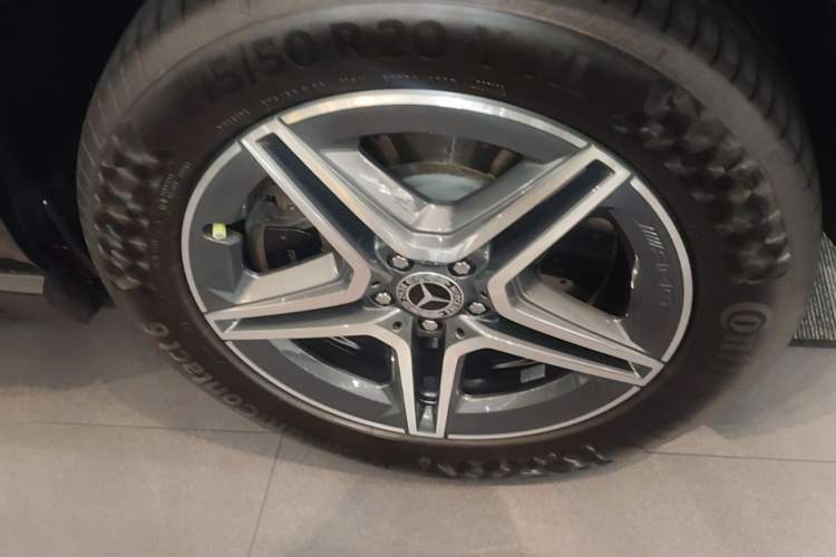 Used Mercedes-Benz GLE 2024 GLE 450 4MATIC AMG Line Right Front Wheel Hub