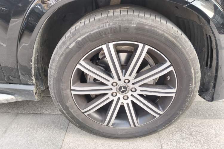 Used Mercedes-Benz GLE 2024 Refreshed GLE 350 4MATIC Stylish Edition Right Front Wheel Hub