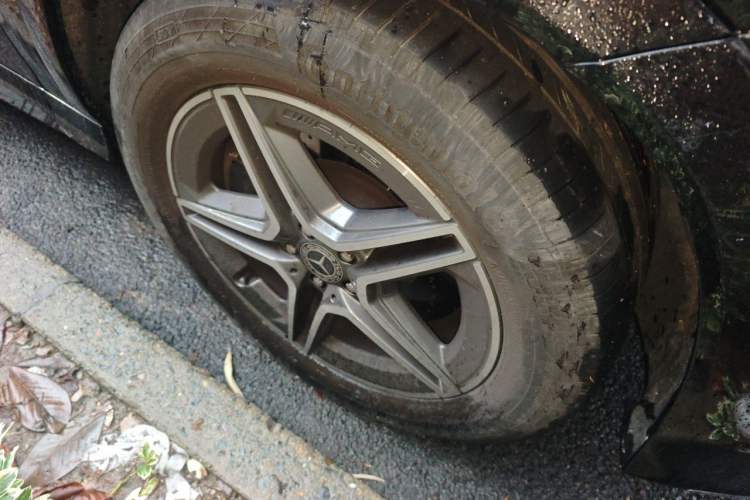 Used Mercedes-Benz GLE 2024 GLE 450 4MATIC AMG Line Right Front Wheel Hub