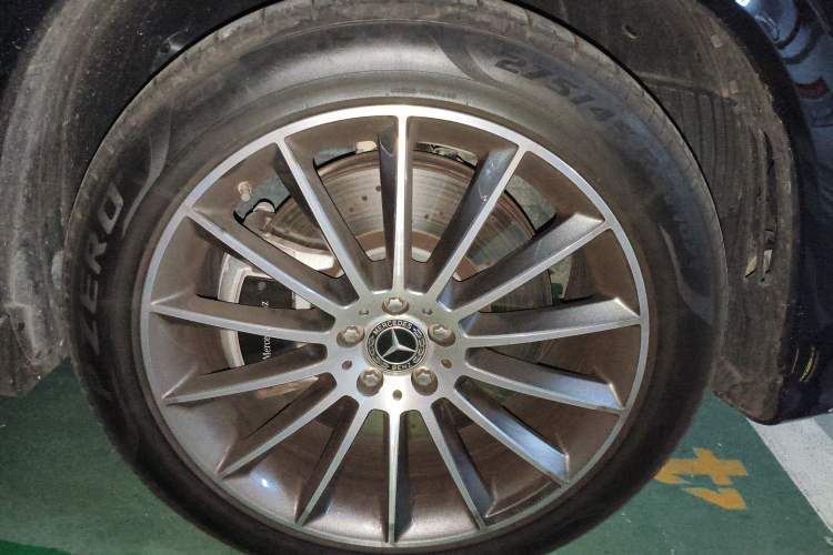 Used Mercedes-Benz GLE 2024 GLE 450 4MATIC Luxury Model Right Front Wheel Hub