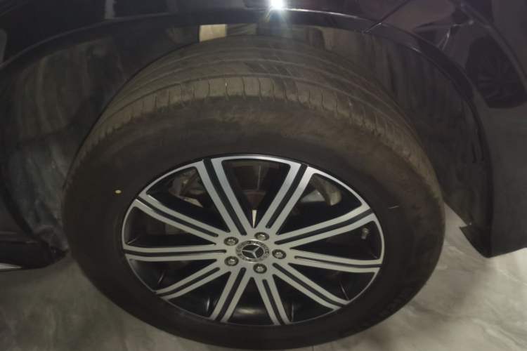 Used Mercedes-Benz GLE 2024 Refreshed GLE 350 4MATIC Stylish Edition Right Front Wheel Hub
