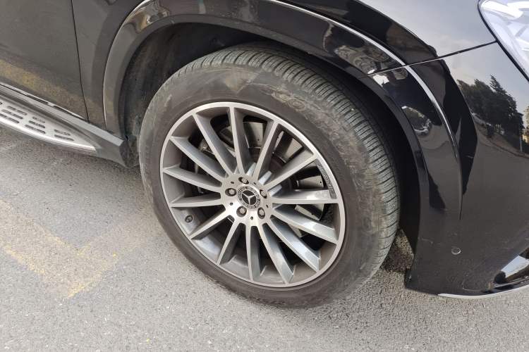 Used Mercedes-Benz GLE 2024 GLE 450 4MATIC Luxury Model Right Front Wheel Hub