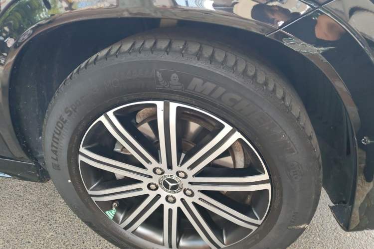 Used Mercedes-Benz GLE 2024 Refreshed GLE 350 4MATIC Stylish Edition Right Front Wheel Hub