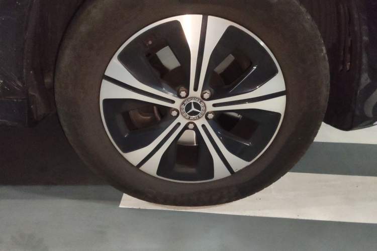 Used Mercedes-Benz GLE 2024 GLE 350 4MATIC Dynamic Edition Right Front Wheel Hub