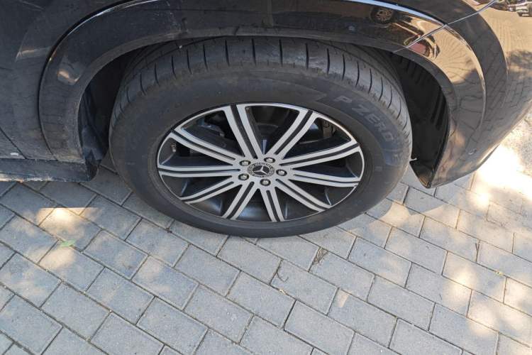 Used Mercedes-Benz GLE 2024 Refreshed GLE 350 4MATIC Stylish Edition Right Front Wheel Hub