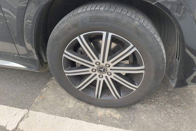 Used Mercedes-Benz GLE 2024 Refreshed GLE 350 4MATIC Stylish Edition Right Front Wheel Hub