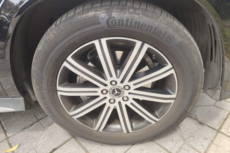 Used Mercedes-Benz GLE 2024 Refreshed GLE 350 4MATIC Stylish Edition Right Front Wheel Hub