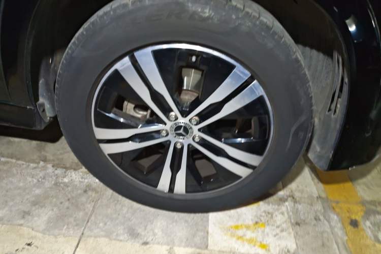 Used Mercedes-Benz GLE 2024 GLE 350 4MATIC Stylish Model Right Front Wheel Hub
