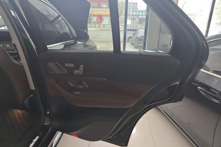 Used Mercedes-Benz GLE 2024 GLE 450 4MATIC Stylish Model Right Rear Door Interior