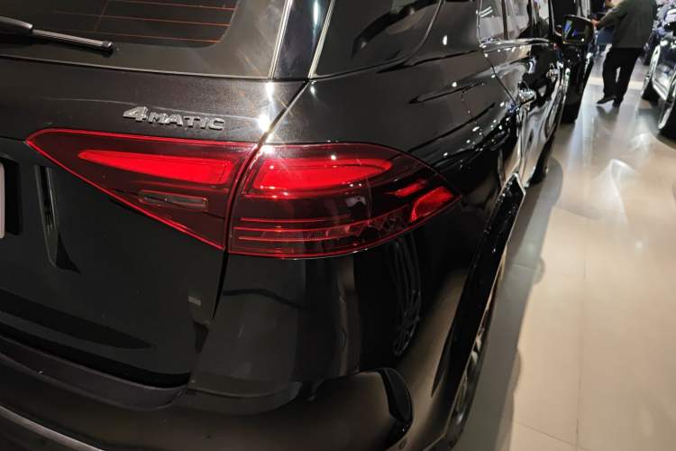 Used Mercedes-Benz GLE 2024 GLE 350 4MATIC Stylish Model Right Rear Taillight