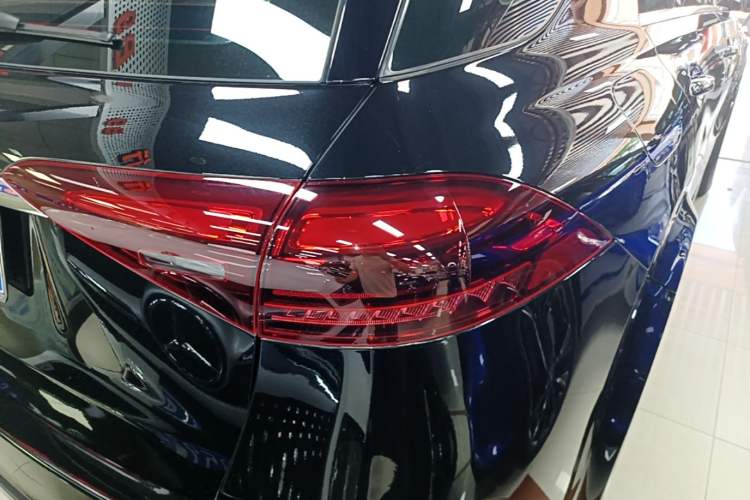 Used Mercedes-Benz GLE 2024 Refreshed GLE 350 4MATIC Stylish Edition Right Rear Taillight