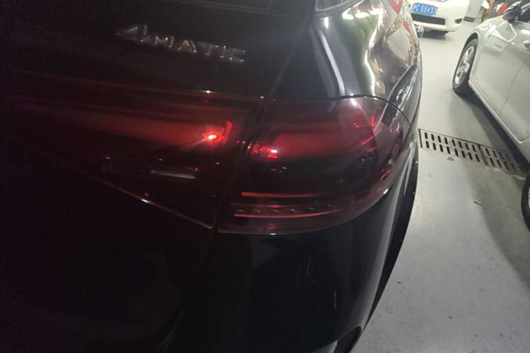 Used Mercedes-Benz GLE 2024 GLE 450 4MATIC Luxury Model Right Rear Taillight