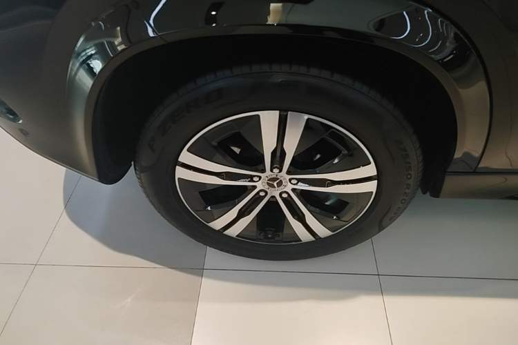 Used Mercedes-Benz GLE 2024 GLE 350 4MATIC Stylish Model Right Rear Wheel Hub