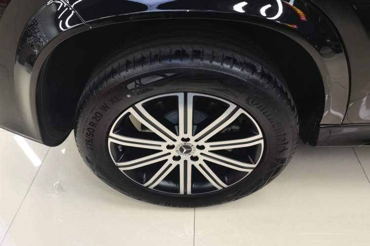Used Mercedes-Benz GLE 2024 Refreshed GLE 350 4MATIC Stylish Edition Right Rear Wheel Hub