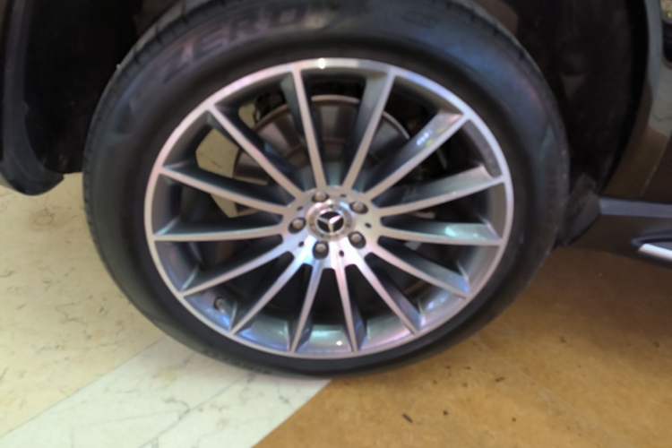 Used Mercedes-Benz GLE 2024 GLE 450 4MATIC Luxury Model Right Rear Wheel Hub