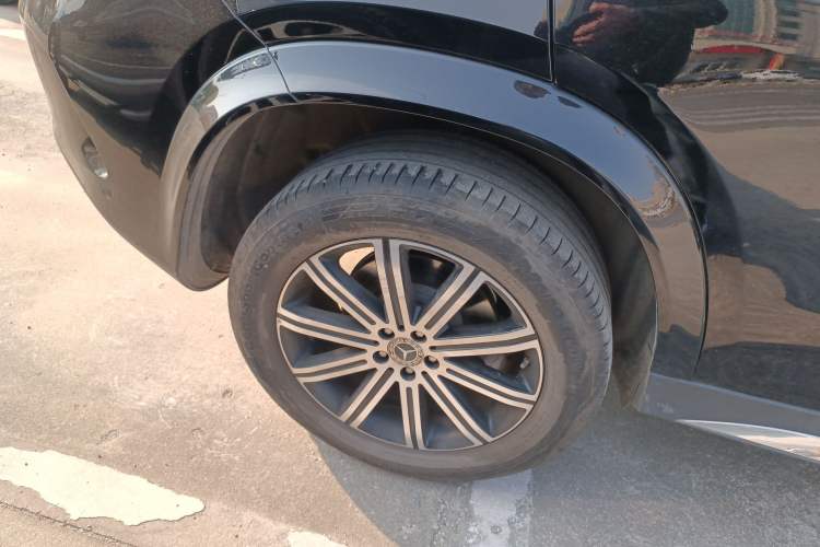 Used Mercedes-Benz GLE 2024 Refreshed GLE 350 4MATIC Stylish Edition Right Rear Wheel Hub