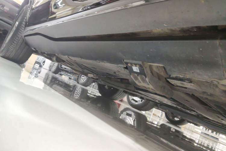 Used Mercedes-Benz GLE 2024 GLE 450 4MATIC AMG Line Right Side Sill