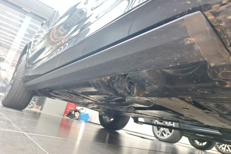 Used Mercedes-Benz GLE 2024 Refreshed GLE 350 4MATIC Stylish Edition Right Side Sill
