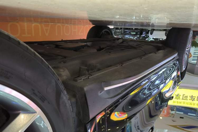 Used Mercedes-Benz GLE 2024 GLE 450 4MATIC Luxury Model Right Side Sill