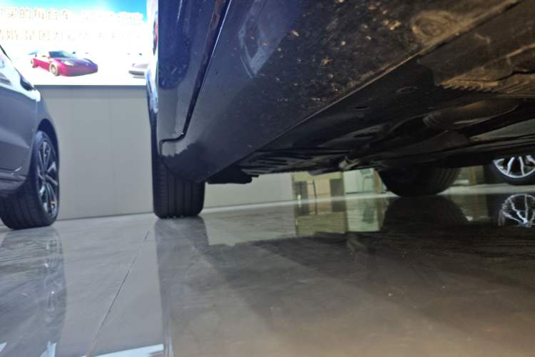 Used Mercedes-Benz GLE 2024 GLE 350 4MATIC Stylish Model Right Side Sill