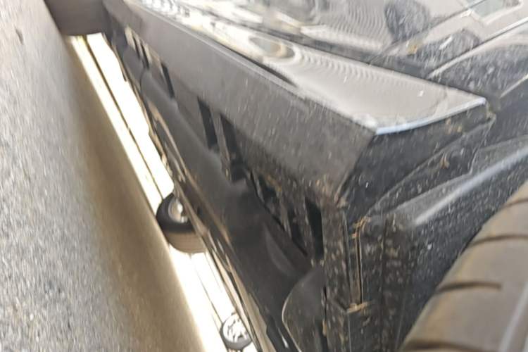 Used Mercedes-Benz GLE 2024 GLE 450 4MATIC Stylish Model Right Side Sill