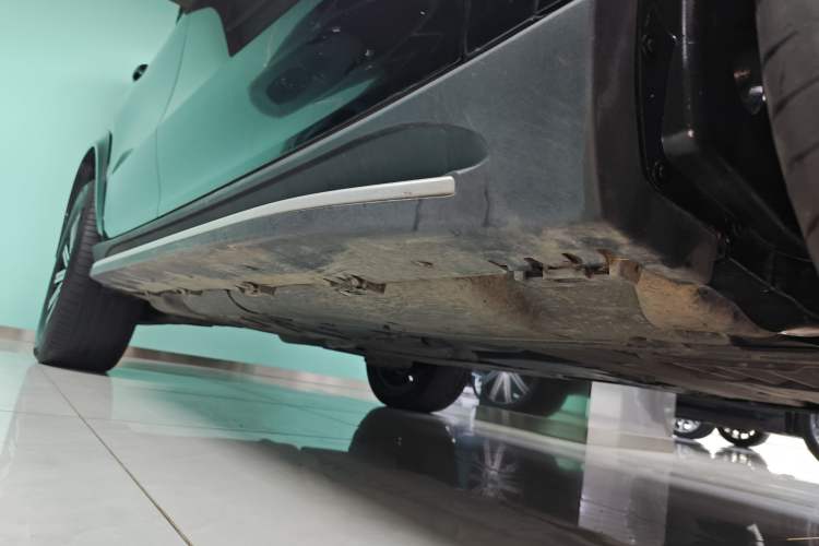 Used Mercedes-Benz GLE 2024 Refreshed GLE 350 4MATIC Stylish Edition Right Side Sill