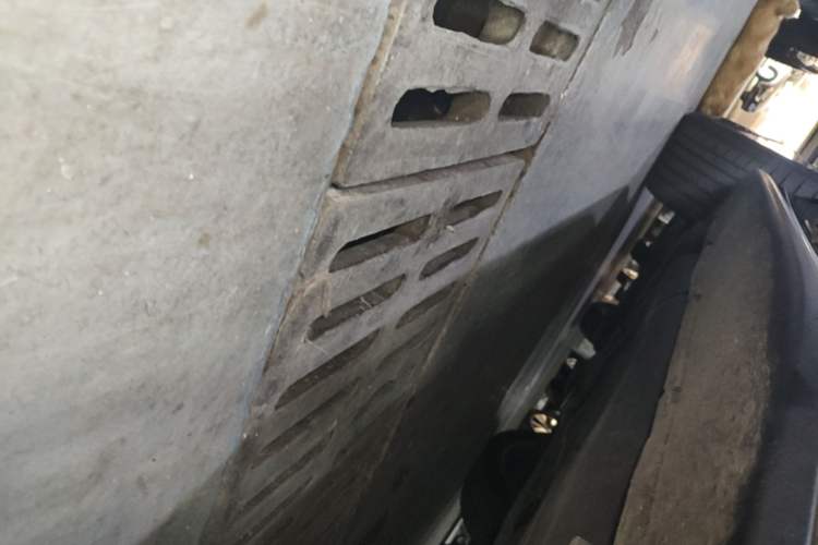 Used Mercedes-Benz GLE 2024 GLE 450 4MATIC Luxury Model Right Side Sill