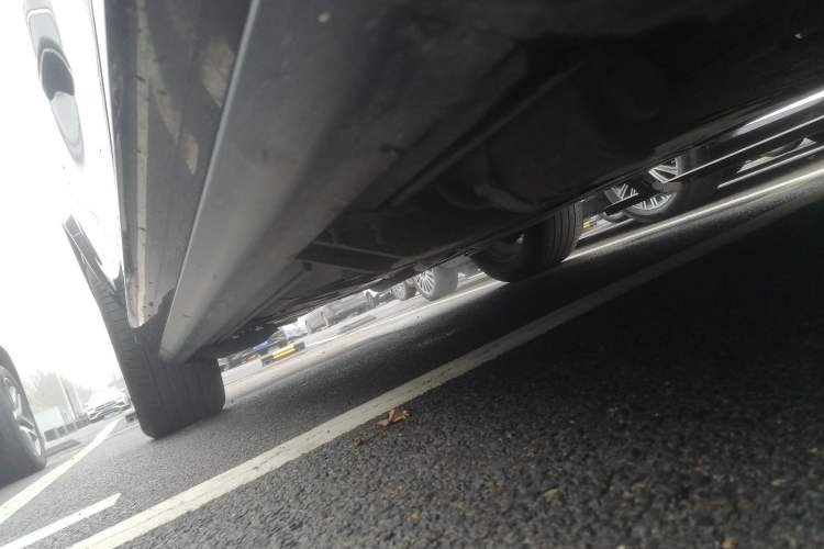 Used Mercedes-Benz GLE 2024 Refreshed GLE 350 4MATIC Stylish Edition Right Side Sill