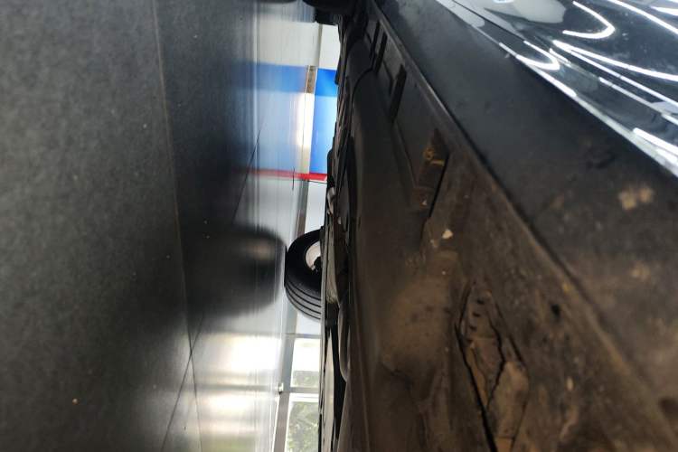 Used Mercedes-Benz GLE 2024 GLE 450 4MATIC Stylish Model Right Side Sill