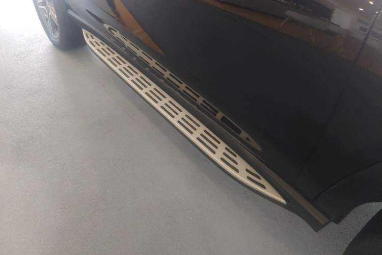 Used Mercedes-Benz GLE 2024 GLE 450 4MATIC Stylish Model Right Side Sill