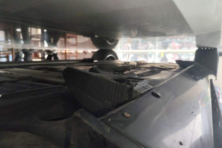 Used Mercedes-Benz GLE 2024 GLE 350 4MATIC Stylish Model Right Side Sill