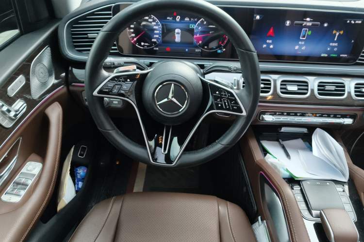 Used Mercedes-Benz GLE 2024 Refreshed GLE 350 4MATIC Stylish Edition Steering Wheel