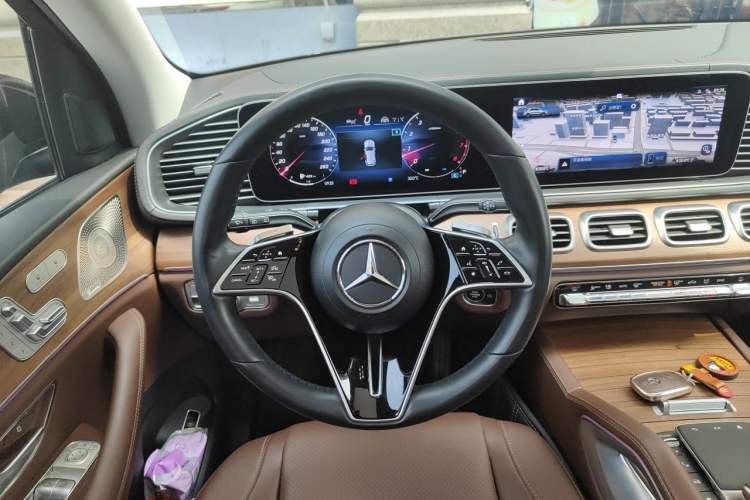 Used Mercedes-Benz GLE 2024 GLE 450 4MATIC Stylish Model Steering Wheel