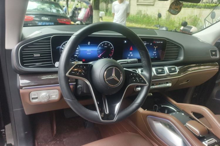 Used Mercedes-Benz GLE 2024 Refreshed GLE 350 4MATIC Stylish Edition Steering Wheel