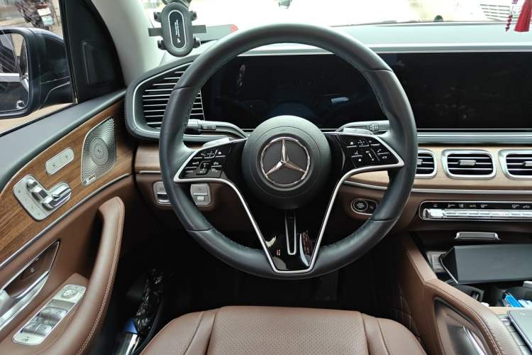 Used Mercedes-Benz GLE 2024 GLE 450 4MATIC Stylish Model Steering Wheel