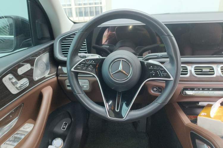Used Mercedes-Benz GLE 2024 Refreshed GLE 350 4MATIC Stylish Edition Steering Wheel