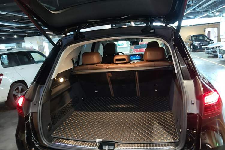 Used Mercedes-Benz GLE 2024 GLE 450 4MATIC Stylish Model Trunk
