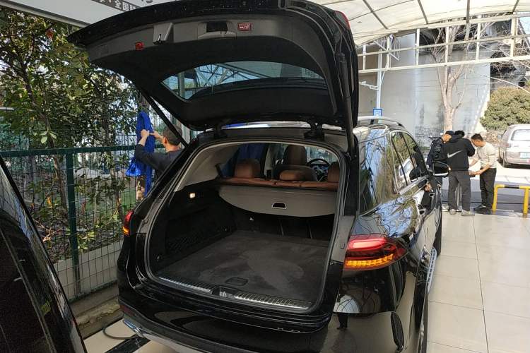Used Mercedes-Benz GLE 2024 GLE 350 4MATIC Dynamic Edition Trunk